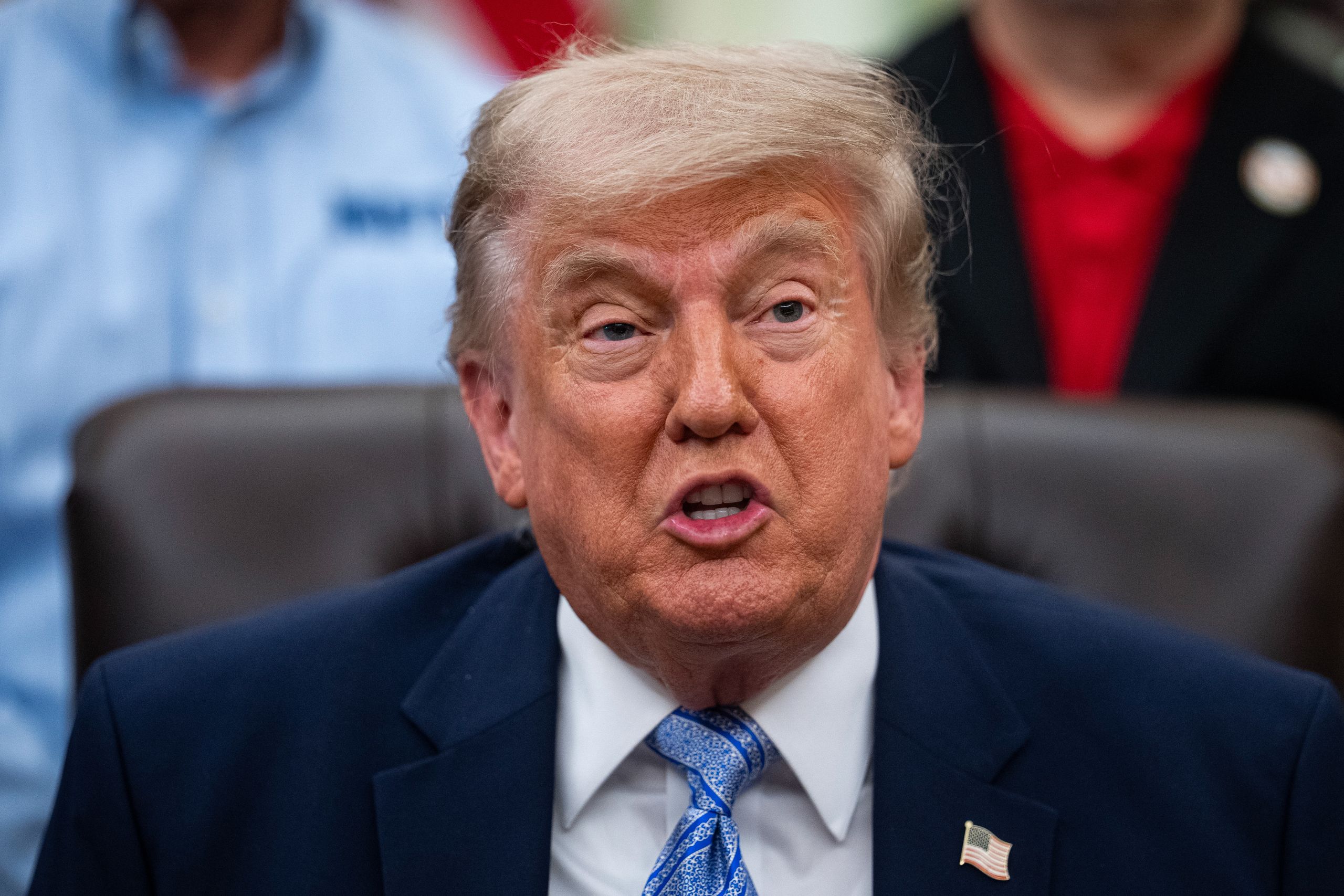 White House and US AI labs negotiating a voluntary frontier-model release framework