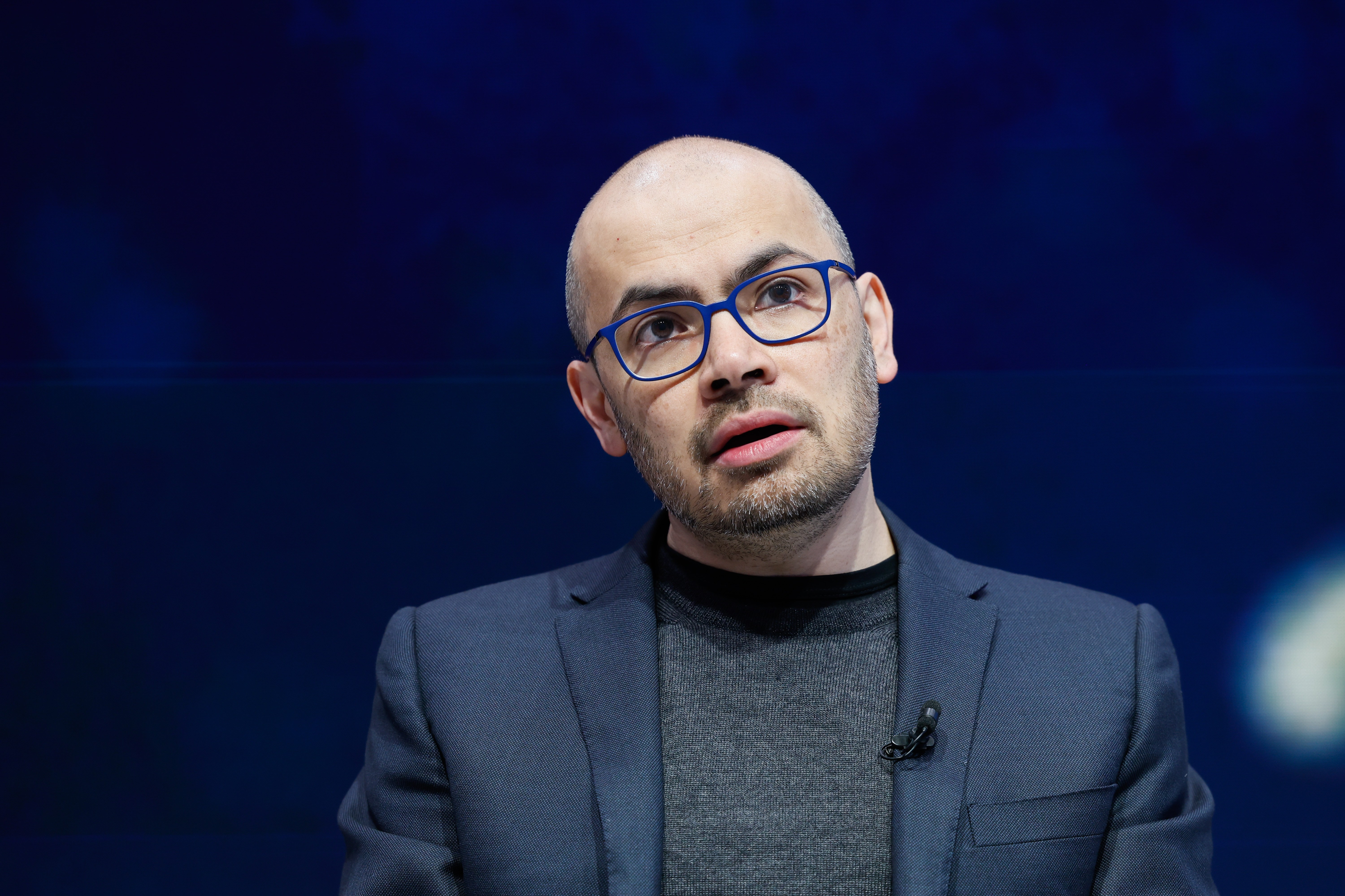 Demis Hassabis calls for a US-led global AI watchdog