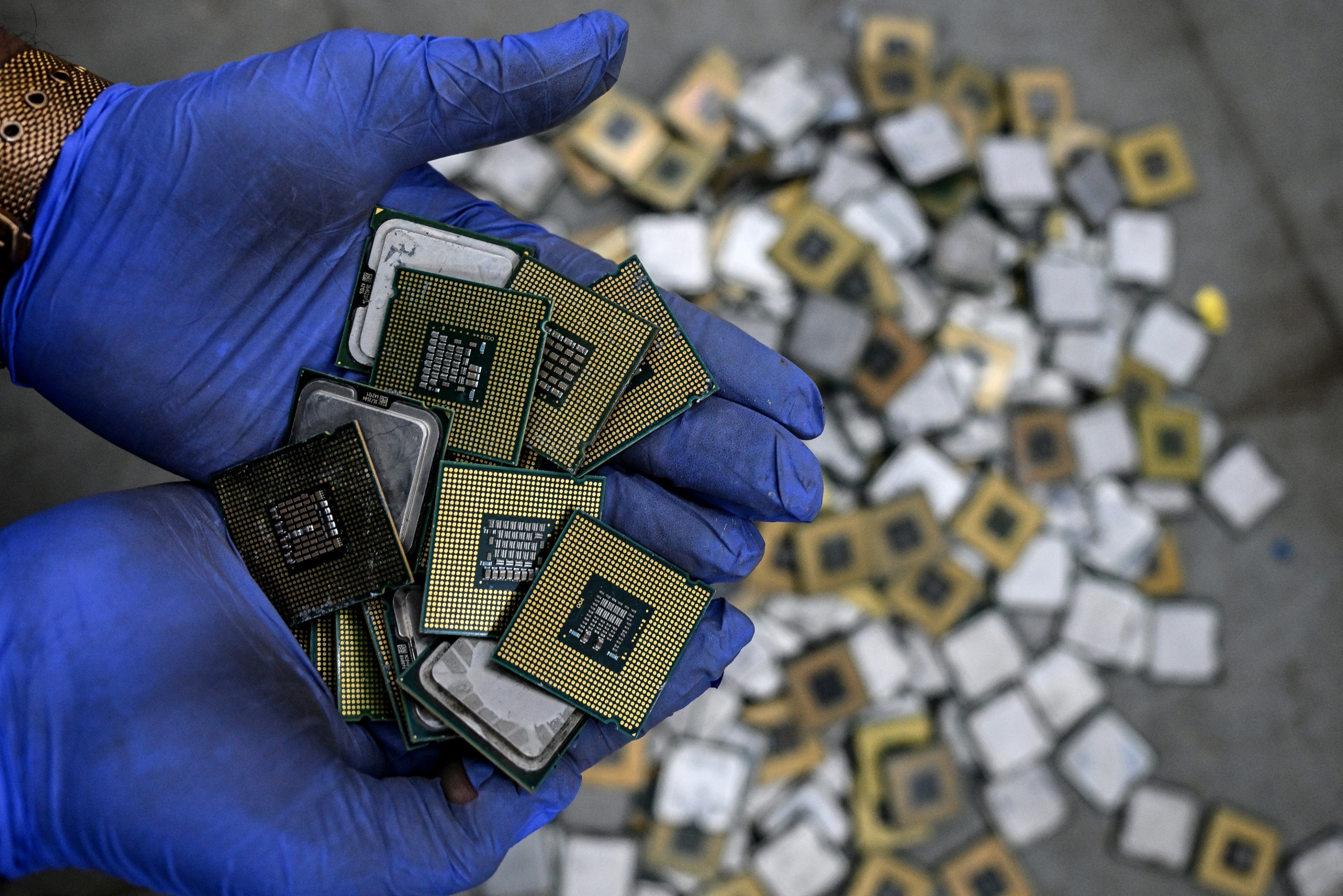 Commerce Department announces $874 million in CHIPS Act R&D awards across seven companies